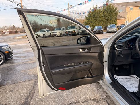 Used 2020 Kia Optima LX image 12