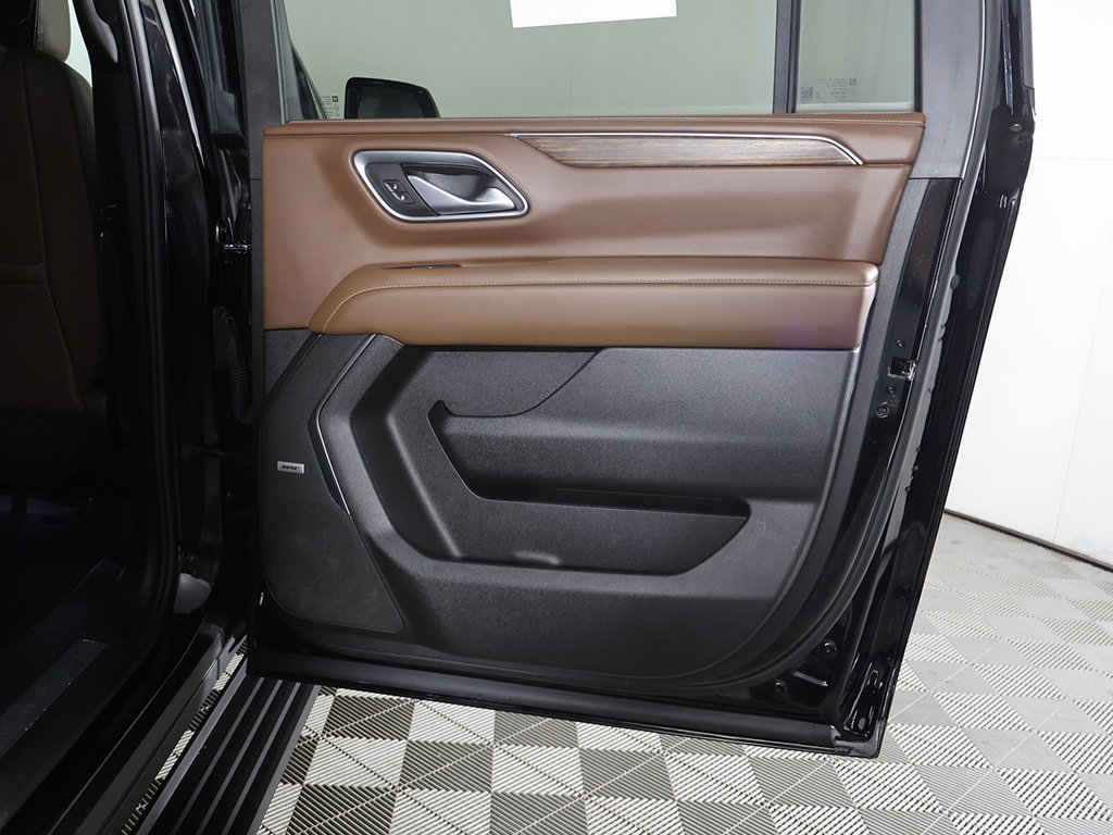 Used 2024 Chevrolet Suburban High Country w/ Advanced Technology Package AWD/4WD image 34