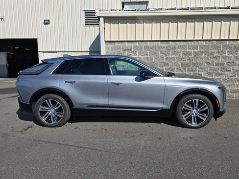 New 2026 Cadillac Lyriq Luxury image 9