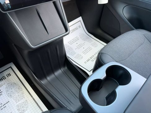 Used 2026 Tesla Model Y Long Range RWD image 41