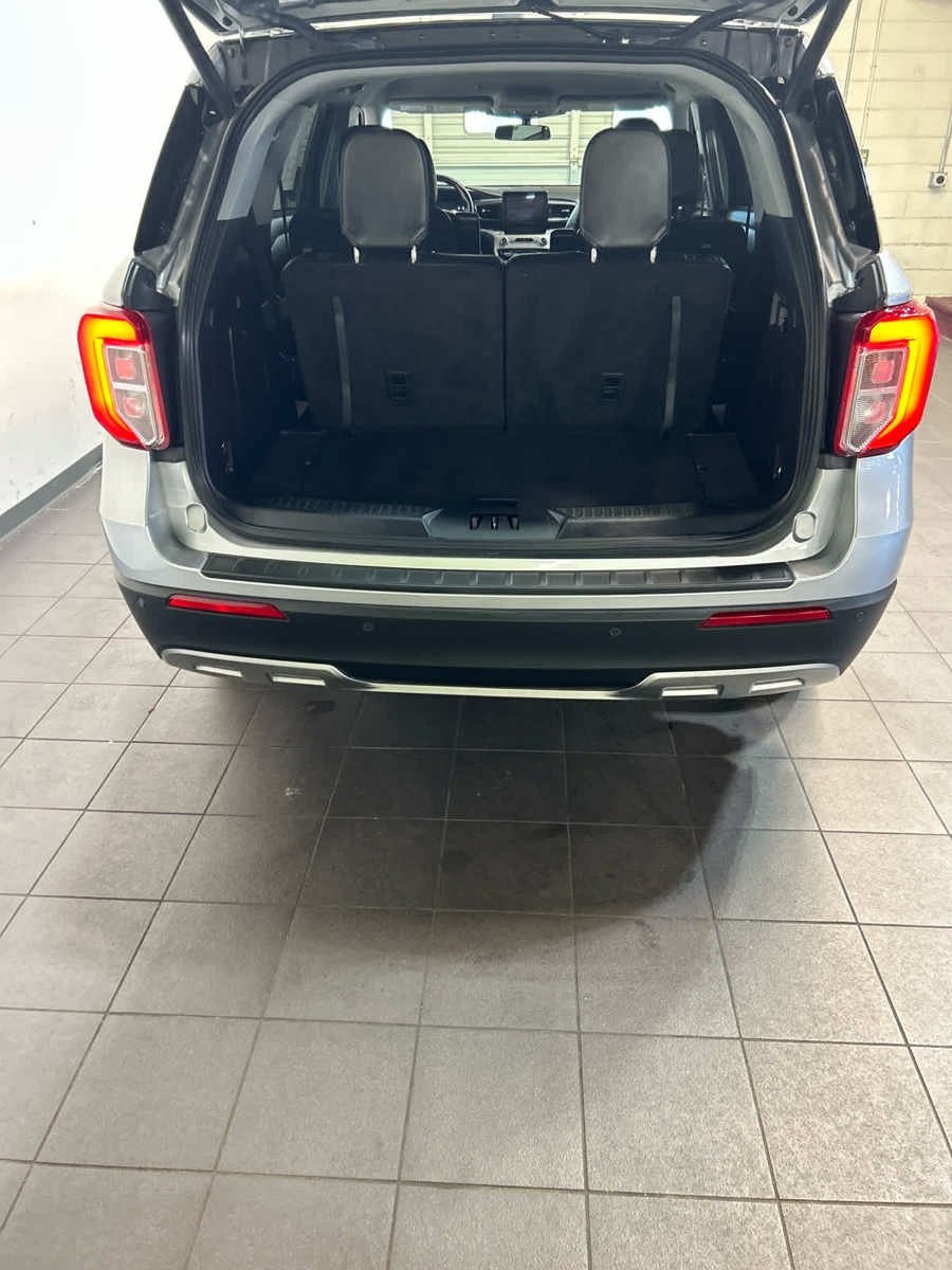 Used 2022 Ford Explorer XLT w/ Equipment Group 202A AWD/4WD image 29