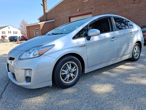 Used 2011 Toyota Prius Three image 3