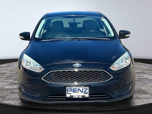 Used 2015 Ford Focus SE FWD image 2