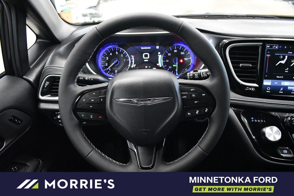 Used 2026 Chrysler Pacifica Select w/ S Appearance Package FWD image 29