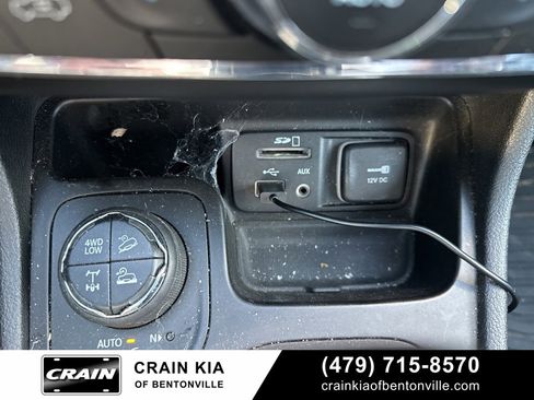 Used 2018 Jeep Cherokee Trailhawk w/ Comfort/Convenience Group image 33