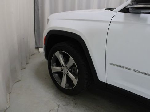 Used 2021 Jeep Grand Cherokee L Limited AWD/4WD image 32