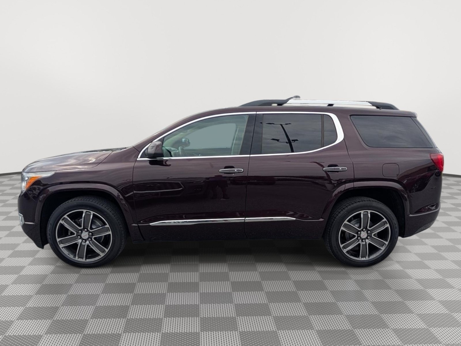 Used 2018 GMC Acadia Denali w/ Technology Package AWD/4WD image 2
