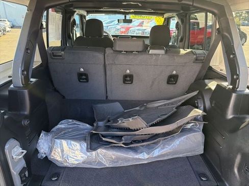 Used 2023 Jeep Wrangler Unlimited w/ Cold Weather Group image 32