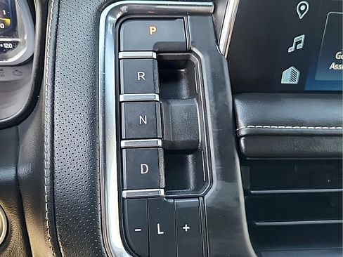 Used 2023 Chevrolet Tahoe Premier AWD/4WD image 26
