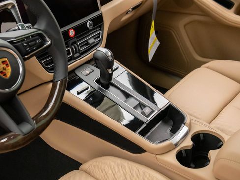 Certified 2026 Porsche Macan S AWD/4WD image 13
