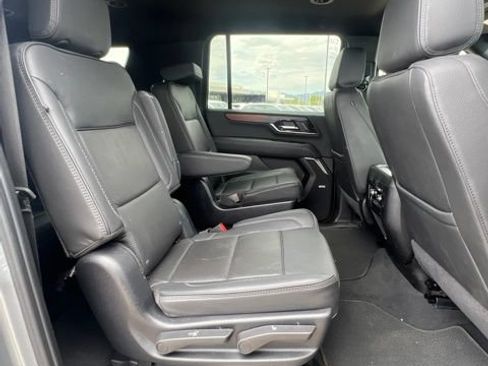 Used 2025 GMC Yukon XL Denali AWD/4WD image 32