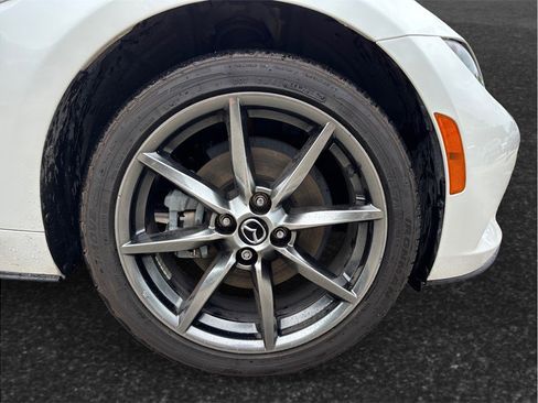 Used 2022 MAZDA MX-5 Miata RF Grand Touring RWD image 13