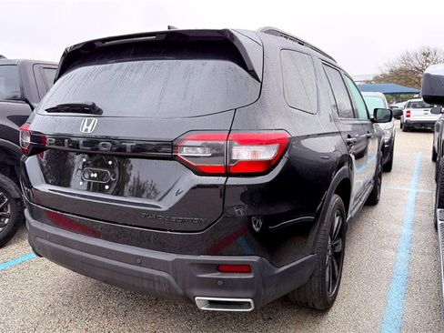 Used 2025 Honda Pilot Black Edition image 5