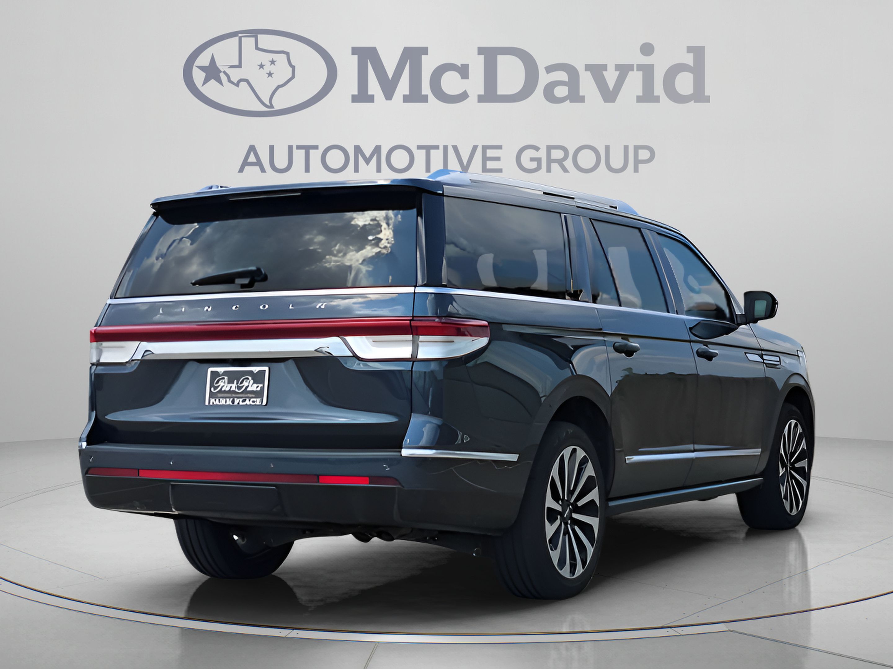 Certified 2024 Lincoln Navigator L Reserve AWD/4WD image 6