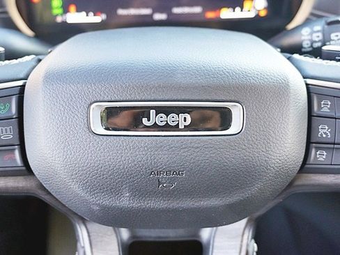 New 2023 Jeep Grand Cherokee L Limited w/ Luxury Tech Group II image 40