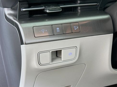 Certified 2025 Hyundai Kona SEL AWD/4WD image 10