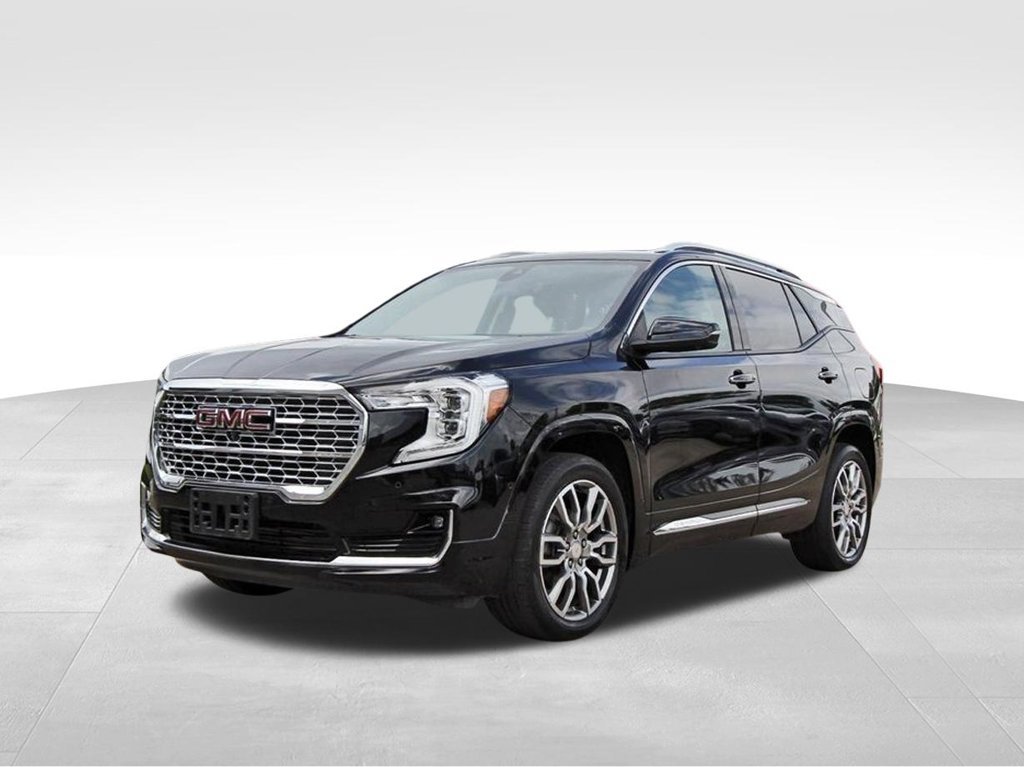 Used 2024 GMC Terrain Denali w/ Denali Premium Package AWD/4WD image 2