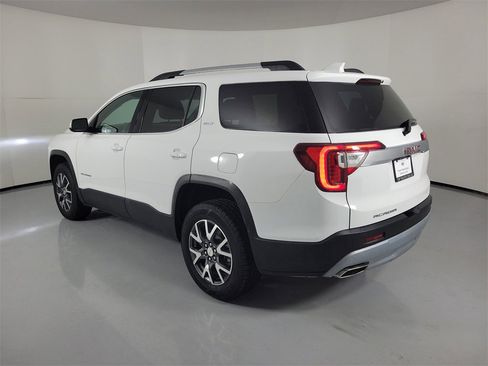 Used 2023 GMC Acadia SLT image 3
