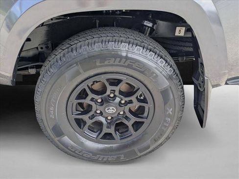 Used 2022 Toyota Tacoma SR5 AWD/4WD image 22