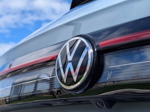 New 2026 Volkswagen Taos SEL image 30