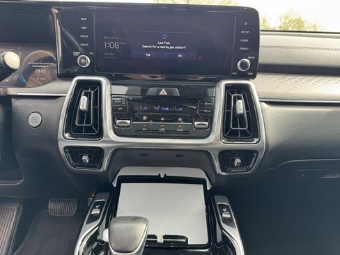 Certified 2023 Kia Sorento SX image 24
