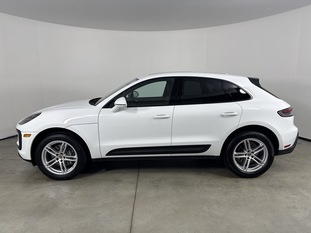 Certified 2026 Porsche Macan AWD/4WD image 2