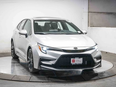 Certified 2024 Toyota Corolla SE w/ SE Premium Package FWD image 3