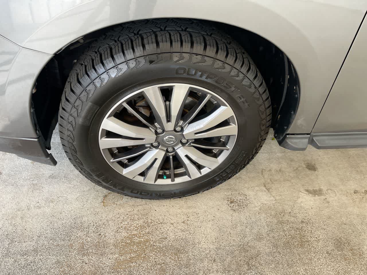 Used 2020 Nissan Pathfinder SV AWD/4WD image 10