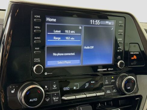 Used 2022 Toyota Highlander XLE FWD image 14