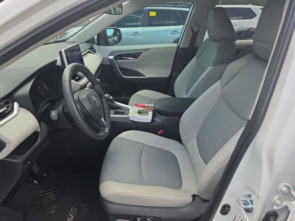 Used 2025 Toyota RAV4 XLE Premium FWD image 9
