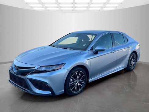 Used 2024 Toyota Camry SE image 8