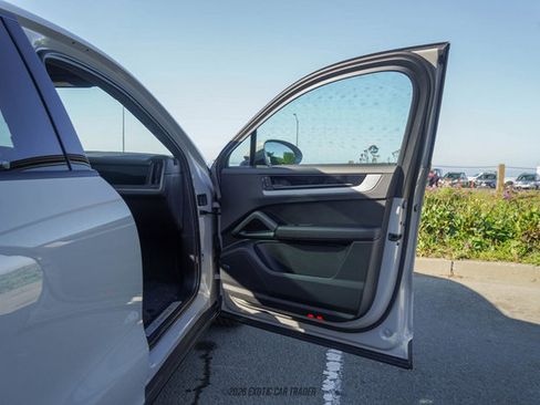 Used 2024 Porsche Cayenne S image 57