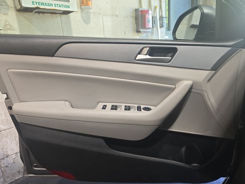 Used 2018 Hyundai Sonata SE FWD image 25