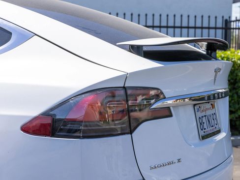 Used 2018 Tesla Model X 75D image 5