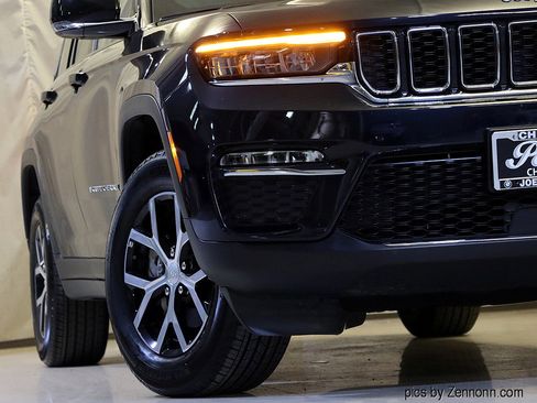 Used 2024 Jeep Grand Cherokee Limited image 4