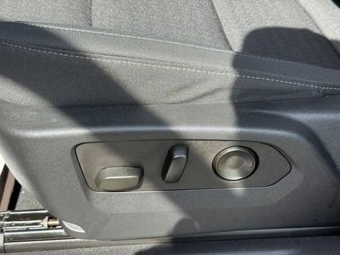 Used 2023 Chevrolet Silverado 1500 LT w/ Z71 Off-Road Package AWD/4WD image 17