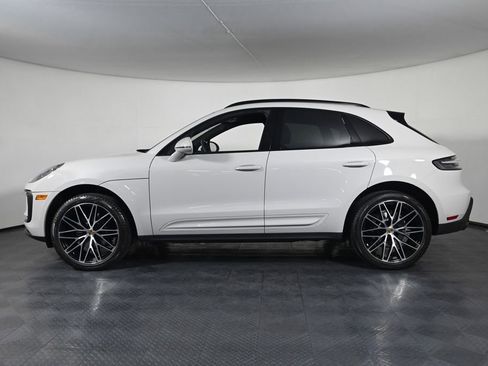 Certified 2023 Porsche Macan AWD/4WD image 2