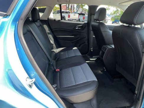 Used 2025 Chevrolet Trax LT w/ Driver Confidence Package FWD image 26