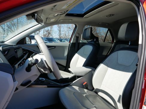 Certified 2023 Kia Niro Wave w/ Wave Preserve Package image 34