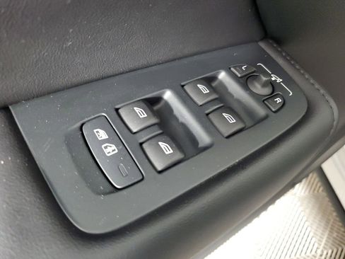 Certified 2023 Volvo XC60 B5 Plus w/ Protection Package Premier image 22