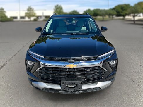 Used 2024 Chevrolet TrailBlazer LT image 2