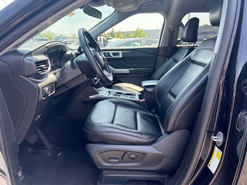 Used 2023 Ford Explorer XLT w/ Equipment Group 202A AWD/4WD image 10