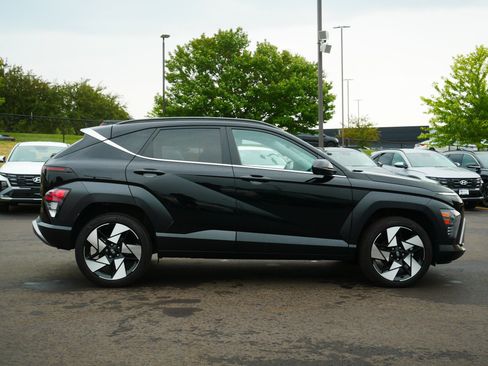 Used 2024 Hyundai Kona Limited AWD/4WD image 5