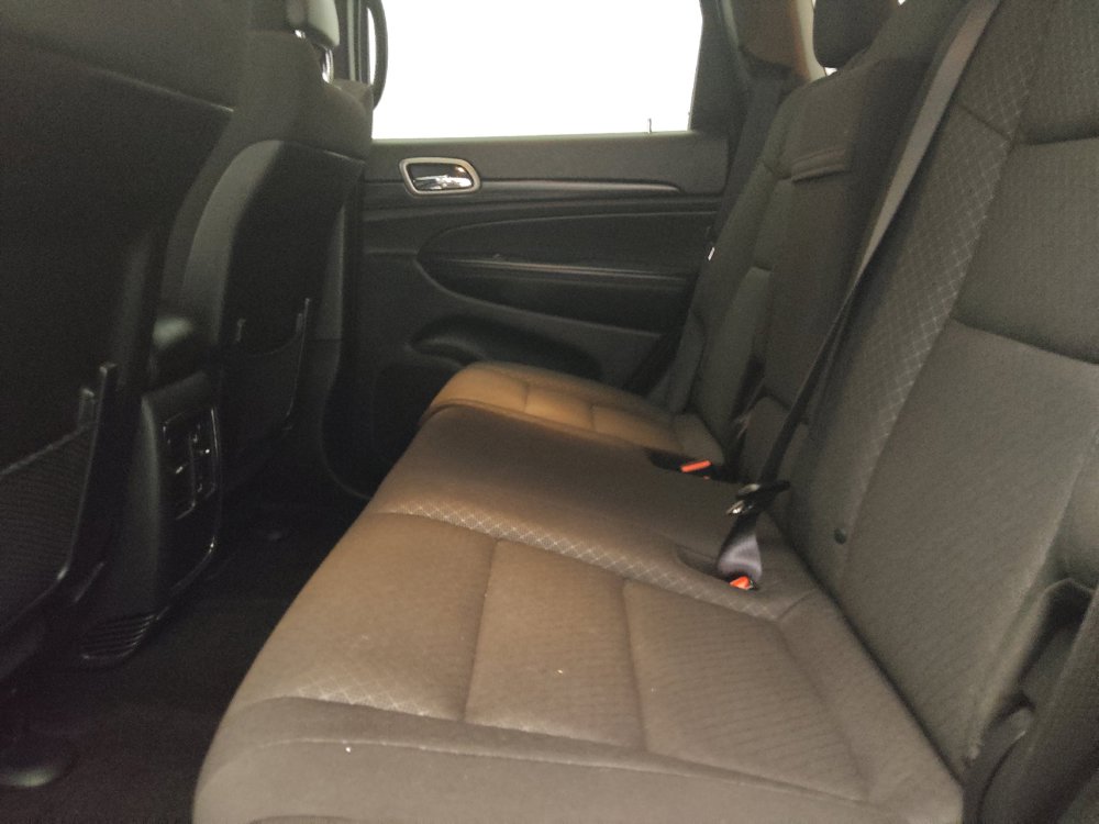 Used 2020 Jeep Grand Cherokee Laredo AWD/4WD image 18