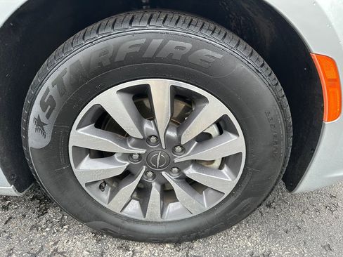 Certified 2023 Chrysler Pacifica Touring-L FWD image 31