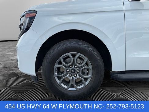 Used 2025 Ford Expedition Active AWD/4WD image 14