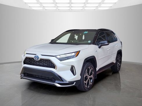 Used 2024 Toyota RAV4 XSE AWD/4WD image 9