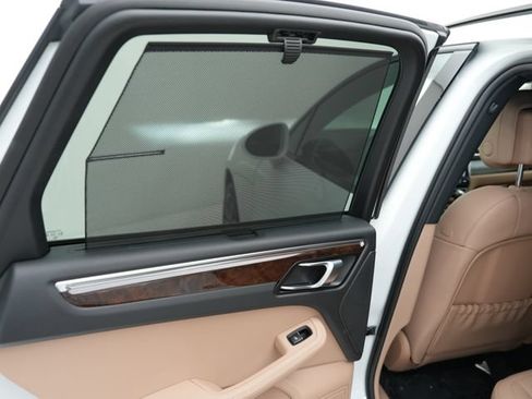 Certified 2025 Porsche Macan S AWD/4WD image 30