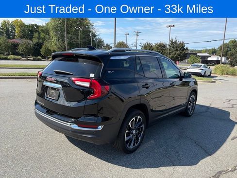 Used 2023 GMC Terrain SLT w/ Infotainment Package II FWD image 4