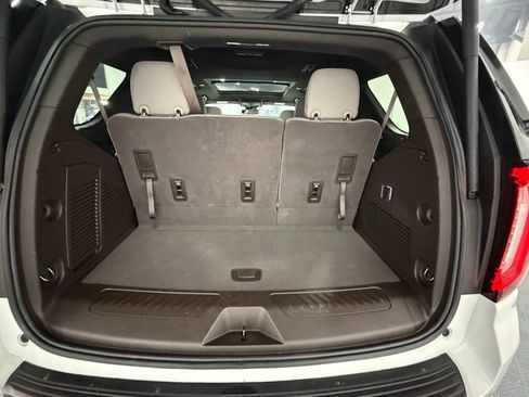 Used 2023 GMC Yukon SLT image 23